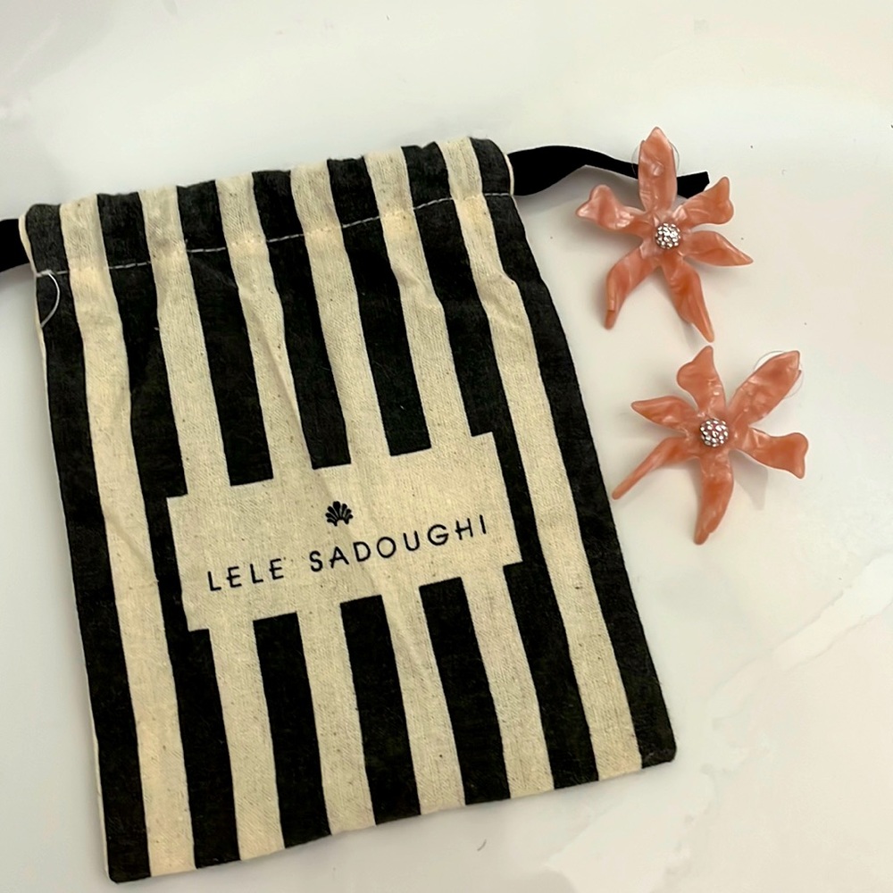 NWOT! LeLe Sadoughi water lily flower earrings